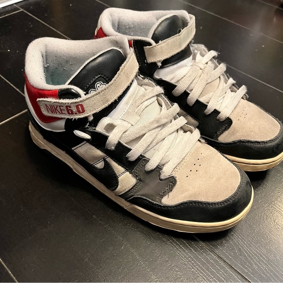 Retro Nike 6.0 (2005 edition) Sneakers- Red White Black And Grey - Picture 4 of 6